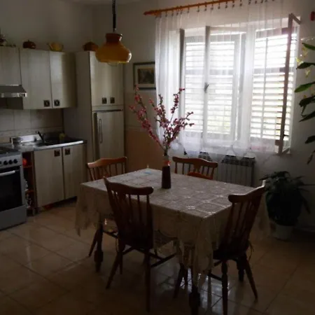 Three Palms St דירה